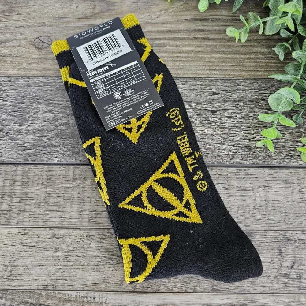 Bioworld Harry Potter Deathly Hallows Men's Crew Socks Black Yellow Size 10–13‎